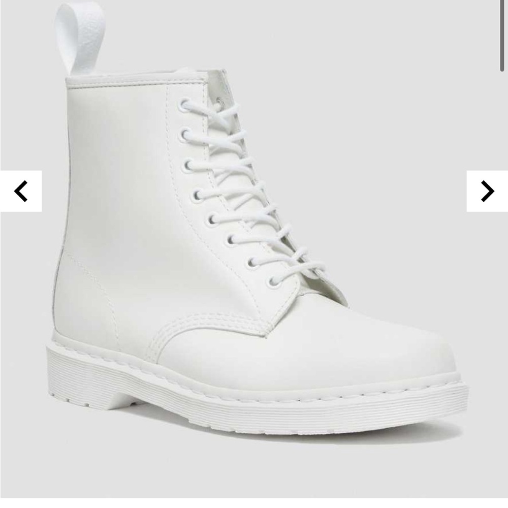 1460 MONO SMOOTH LEATHER LACE UP BOOTS DR MARTENS